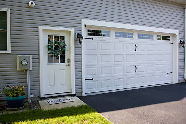 24/7 Emergency Garage Door Panel Replacement experts in Huntersville, NC